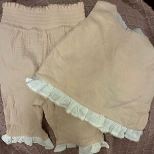 NWT busy bees smocks Peach Ruffle sleeveless 2-Piece w/White Trim size 12 months